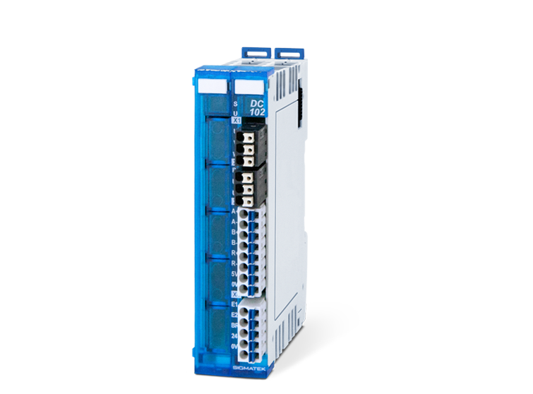 DC 102 - Servo Motor Output Stage con moduli I/O e interfaccia HMI per PLC.