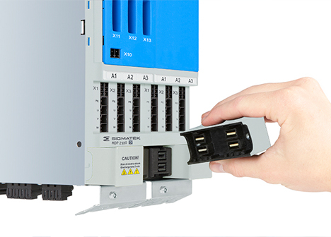 Meccanica di Collegamento Intelligente La rete multi-asse può essere ampliata senza utensili grazie ai moduli DCB (“DC Connection Block”) e BCB (“Bus Connection Block”). Questo elimina il cablaggio singolo costoso per alimentazione, collegamento DC-Link e comunicazione in tempo reale tramite bus VARAN.