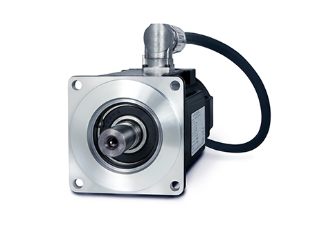 Meno cablaggio
La serie MDD 2000 utilizza come standard l’interfaccia digitale di feedback motore Hiperface DSL.
Questa soluzione single-cable per alimentazione e segnali di feedback elimina il cavo encoder e riduce al minimo il cablaggio.