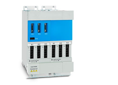 Sistema servo multi-asse flessibile
I moduli combinati di alimentazione e assi della serie MDP 2000 per un massimo di tre assi possono essere utilizzati singolarmente come azionamenti compatti oppure ampliati in una rete multi-asse con diversi moduli assi MDD 2000 di entrambe le dimensioni.