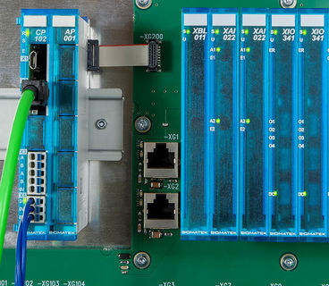 I moduli X-DIAS possono essere collegati direttamente al bus principale dei moduli S-DIAS tramite un cavo a nastro, in combinazione con il modulo adattatore S/X-DIAS AP 001 – questo permette di ridurre i costi, poiché non è necessario un fieldbus.
